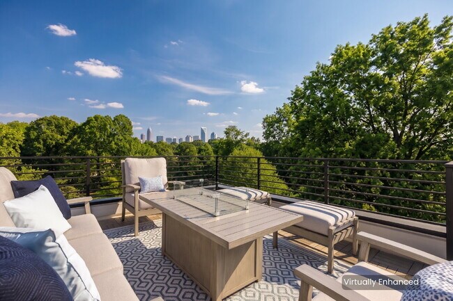 Building Photo - Luxury Living with amazing views!
