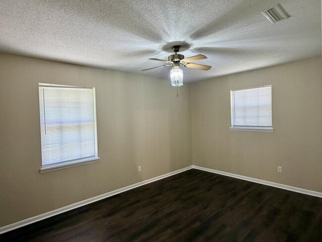 Building Photo - 103 Green St