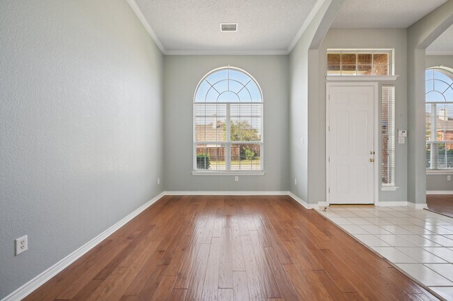 Building Photo - 4400 Foxtail Ln