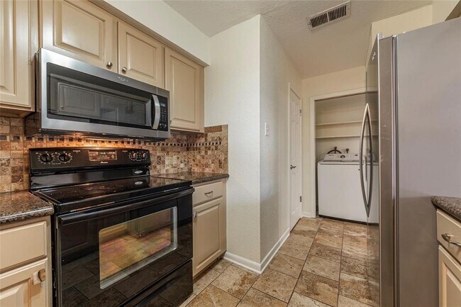 Building Photo - 1456 Silverpines Rd