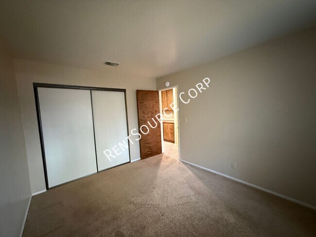 Building Photo - 44861 Laszlo St
