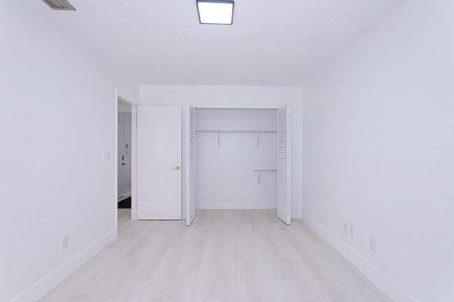 Building Photo - 202 Sparrow Dr