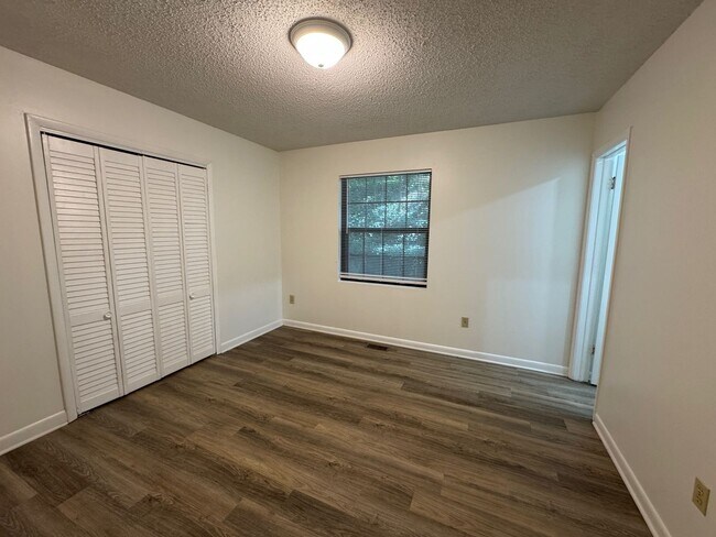Building Photo - Black Mountain - Newly Renovated 3 Bedroom