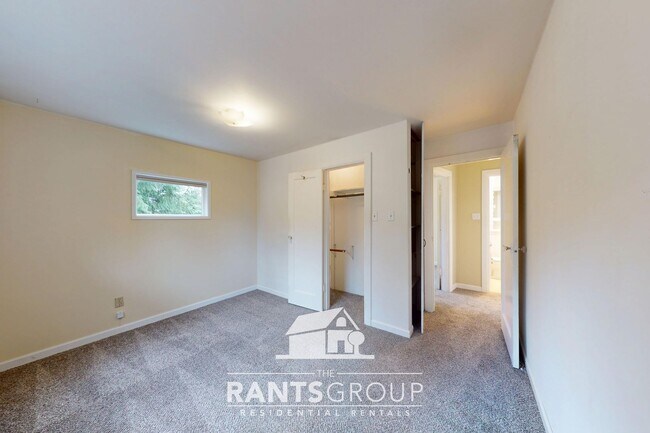 Building Photo - 3-Story Eastside Home with Views of the Bay!