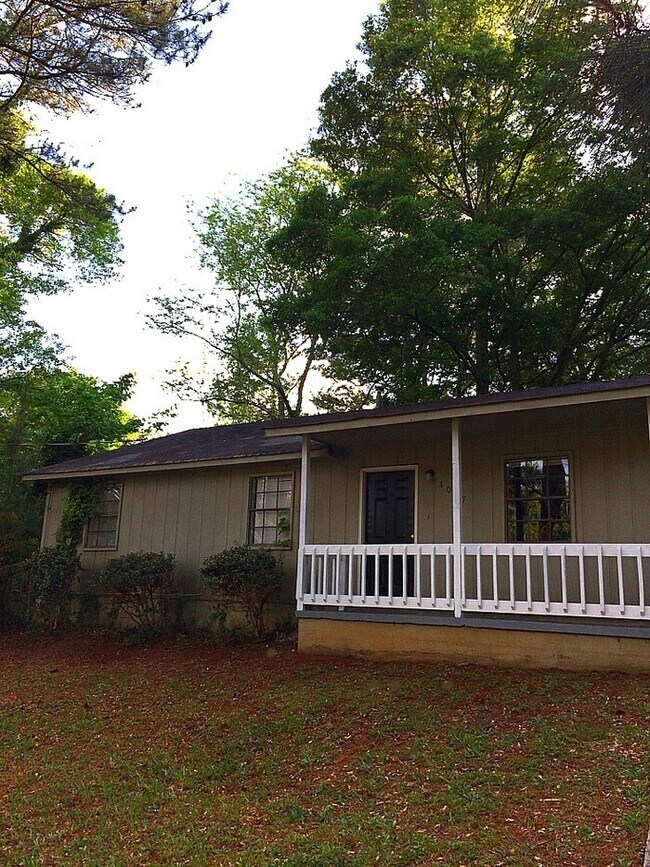 Building Photo - 4017 Flakes Mill Rd