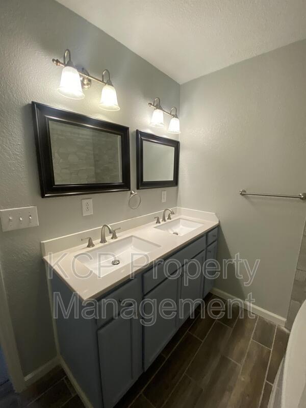 Building Photo - 2809 S 59th St