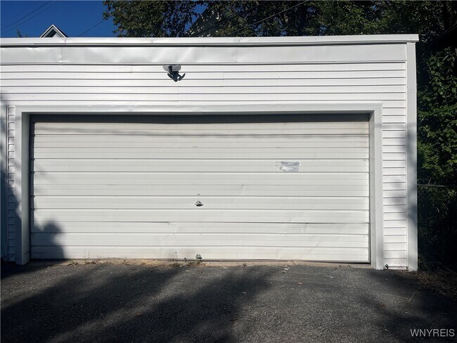 Building Photo - 411 Norwood Ave