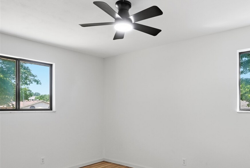 Building Photo - 3473 Sunnyside Dr