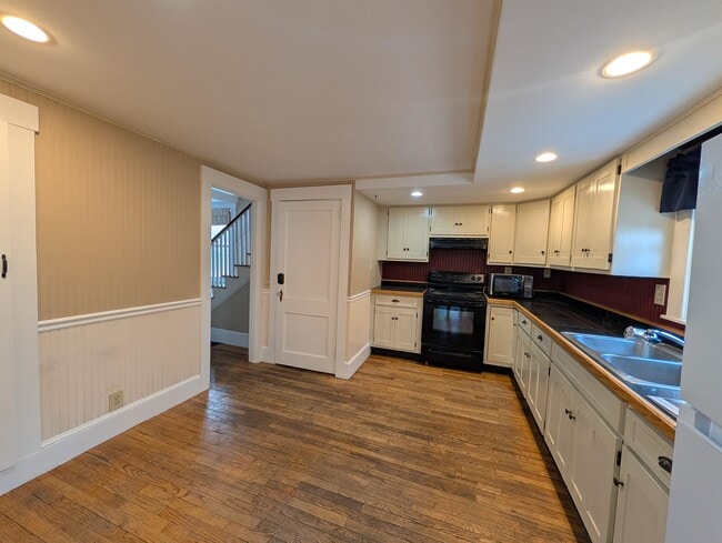 Building Photo - 30 Pleasant St