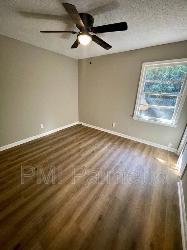 Building Photo - 3732 Hickory St