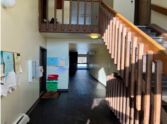 Building Photo - 305 S Walnut St