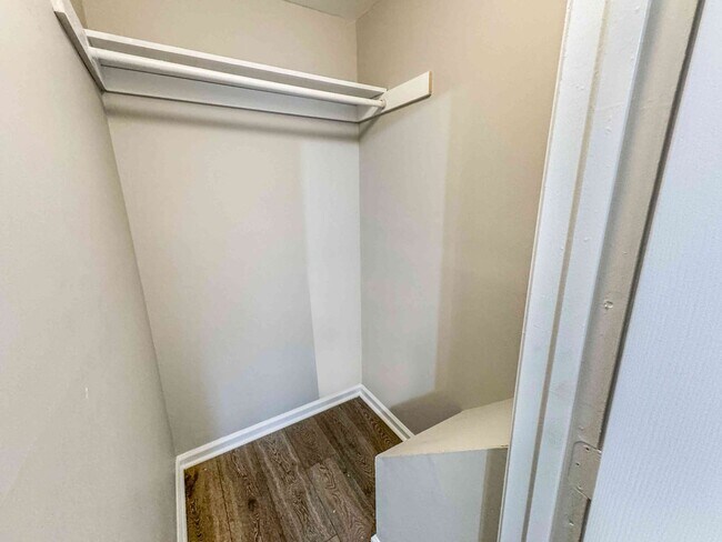 Building Photo - 2BR Townhome near KSU - No Carpet!