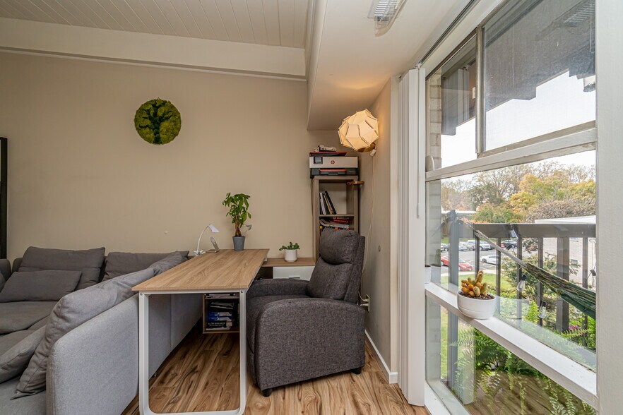 Building Photo - 4965 Americana Dr