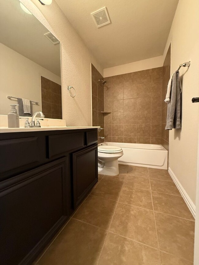 Building Photo - 815 Blue Quail Dr