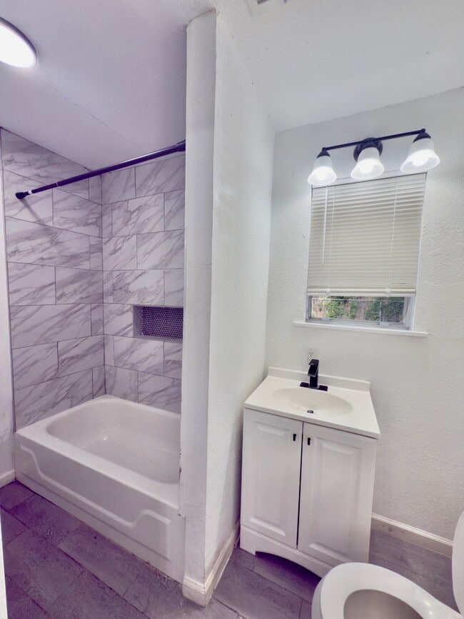 Building Photo - 4312 Meadowpark Dr