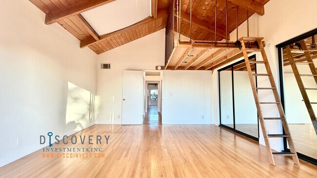 Building Photo - 1089 Warfield Ave