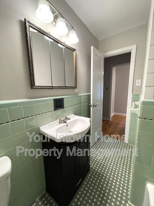 Building Photo - 430 Lynnhaven Dr SW