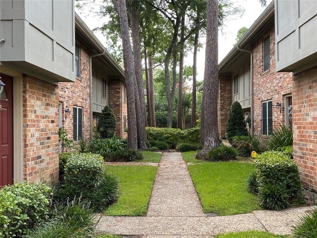 Building Photo - 515 Tallowood Rd