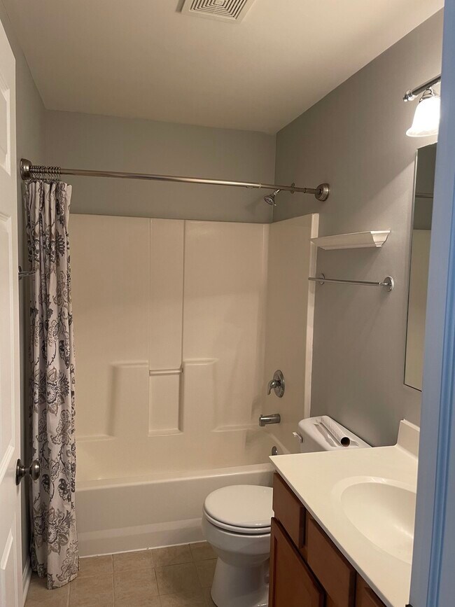 Building Photo - 527 Frieh Dr
