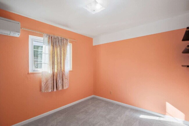 Building Photo - Old East Davis Rental with Spacious Yard, Bonus Room & Easy Bike Access to UC Davis