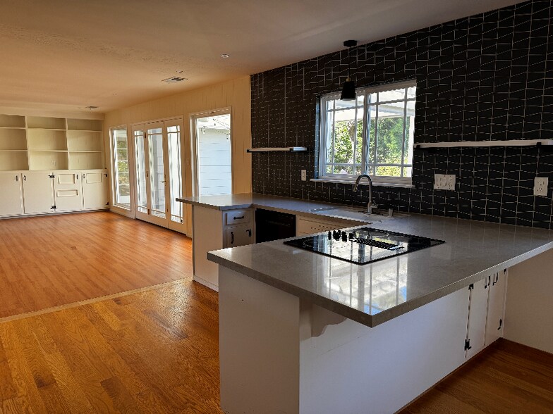 Building Photo - 1833 El Camino Way