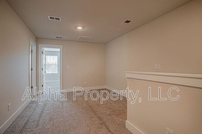 Building Photo - 164 Bromes Way