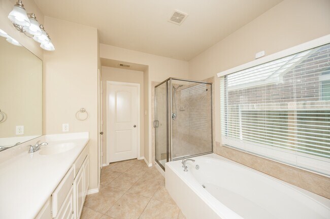 Building Photo - 4019 Windmill Creek Dr