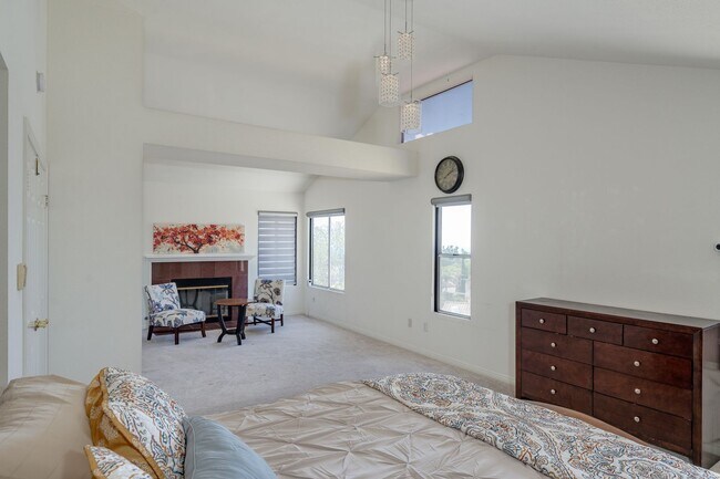 Building Photo - 1011 S Mountcrest Ct