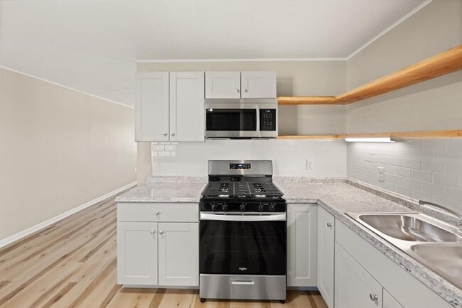 Building Photo - 529 N Baumann Ave