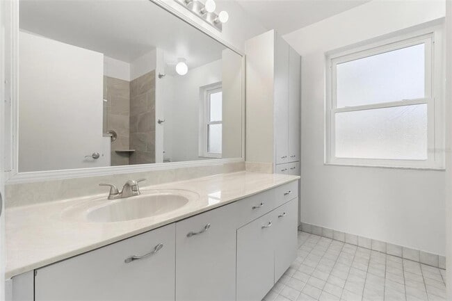 Building Photo - 846 Glades Ct