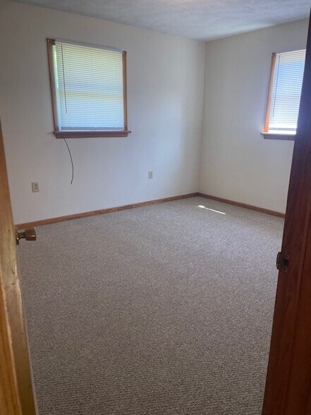 Building Photo - 2910 Fernwood Ave