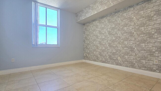 Building Photo - 255 Evernia St