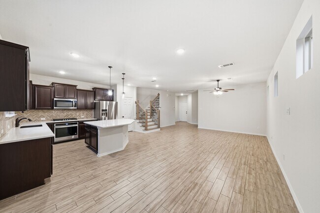 Building Photo - 8663 Cedardale Park Dr