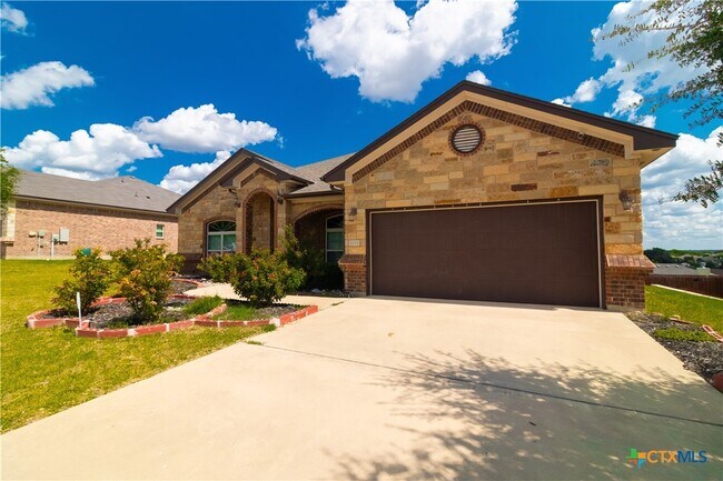 Building Photo - 2033 Catkins Ln