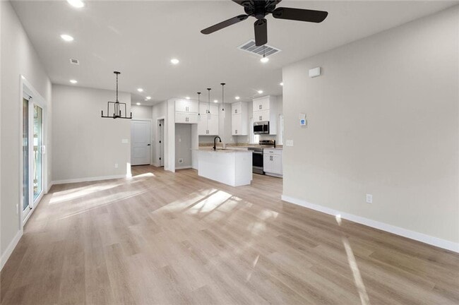 Building Photo - 50 Thaxted Dr