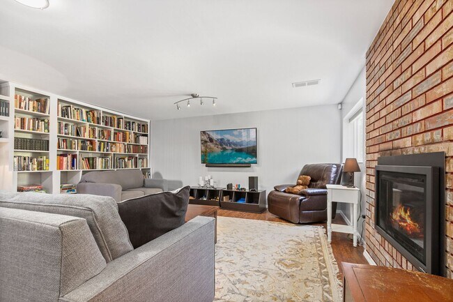 Building Photo - 4bd/2.75ba Seattle House