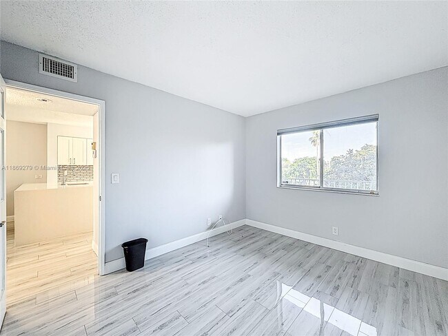 Building Photo - 2228 N Cypress Bend Dr