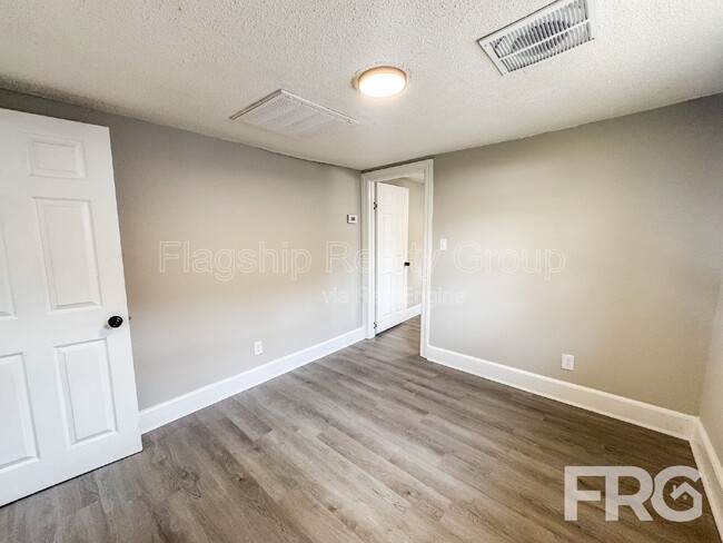 Building Photo - 600 Howell St