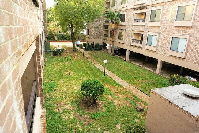 Building Photo - 2207 S Braeswood Blvd