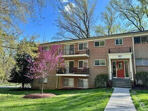 Building Photo - 1-bed/1-bath condo in Bethesda Parkside co...