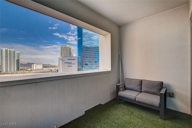 Building Photo - 2700 S Las Vegas Blvd