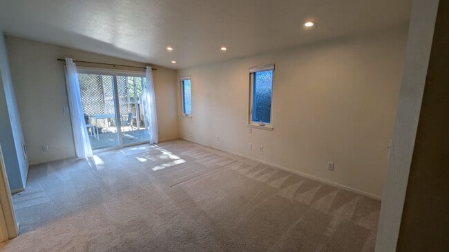 Building Photo - Bright and Cozy 3 Bedroom Home In Pacific ...