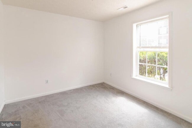 Building Photo - 104 Stingray Ct