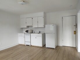 Building Photo - 31 Wing Ave