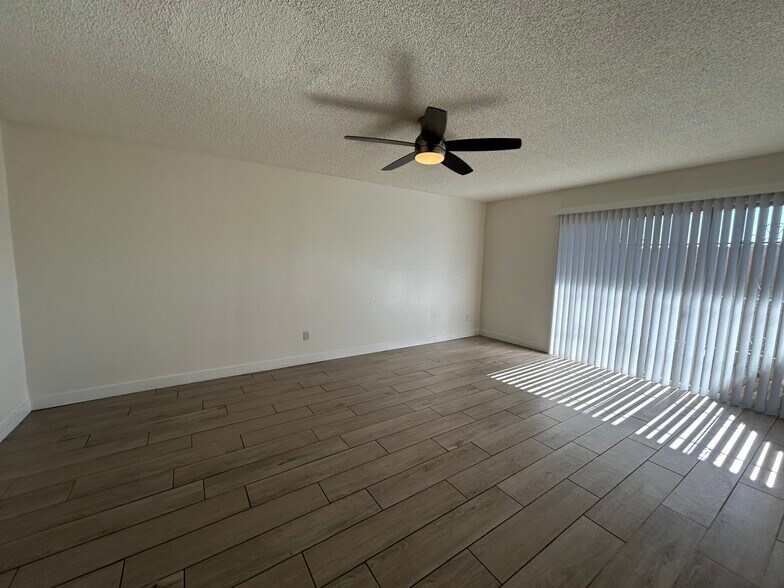 Building Photo - 2698 N 43rd Ave