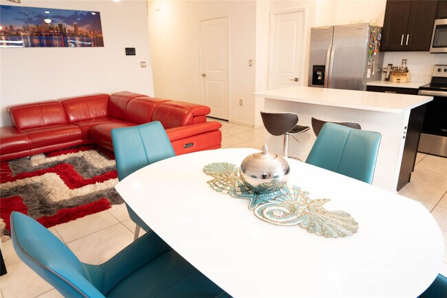 Building Photo - 1176 SW 7th Ct