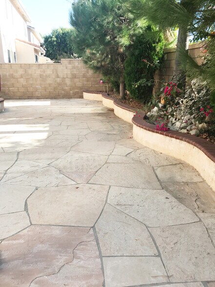 Low maintenance yard. - 6 Red Coat Pl