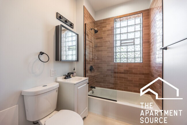 Building Photo - 2842 W Augusta Blvd