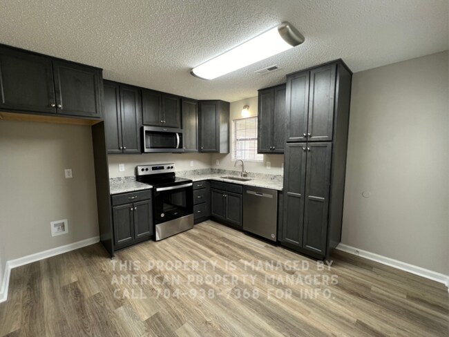 Building Photo - 311 Rustic Rd