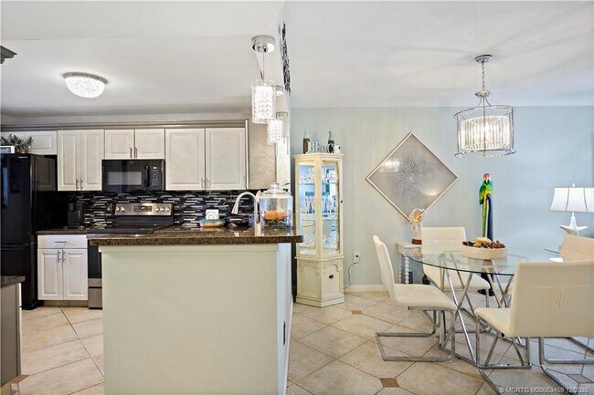 Building Photo - 9940 S Ocean Dr